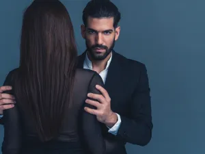 مواليد هذه الأبراج مسيطرون في العلاقات العاطفية
