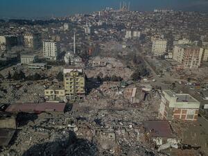 شهدت تركيا والمنطقة، أكثر من 8 آلاف هزة ارتدادية، منذ وقوع الزلزال المدمر (أ ف ب)