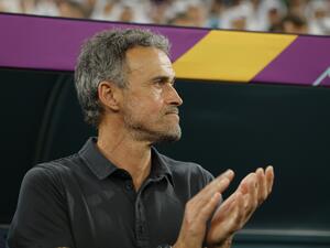 Spain's coach #00 Luis Enrique applauds ahead of the start of the Qatar 2022 World Cup round of 16 football match between Morocco and Spain at the Education City Stadium in Al-Rayyan, west of Doha on December 6, 2022. (Photo by Odd ANDERSEN / AFP)