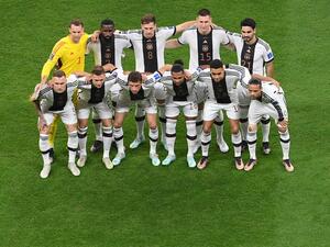 Germany team players pose for pictures before the Qatar 2022 World Cup Group E football match between Costa Rica and Germany at the Al-Bayt Stadium in Al Khor, north of Doha on December 1, 2022. (Photo by FRANCK FIFE / AFP)