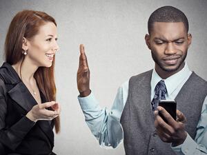 مواليد هذه الأبراج يكرهون التجاهل