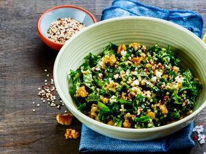 سلطات رمضانية: سلطة الكال والكينوا والفيتا