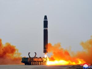 لحظة إطلاق كوريا الشمالية لصاروخ باليستي 