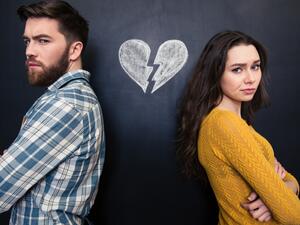 مواليد هذه الأبراج يعيشون علاقة حب من جانب واحد