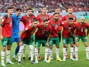 Morocco's player pose for a team picture ahead of the Qatar 2022 World Cup semi-final football match between France and Morocco at the Al-Bayt Stadium in Al Khor, north of Doha on December 14, 2022. (Photo by KARIM JAAFAR / AFP)