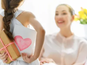 بالصور: مشغولات ذهبية للأمهات في عيد الأم
