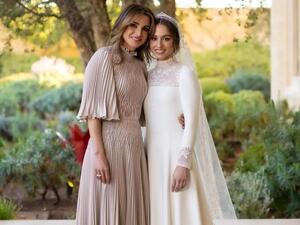 الملكة رانيا متأثرة وكادت تبكي في وداع الأميرة إيمان
