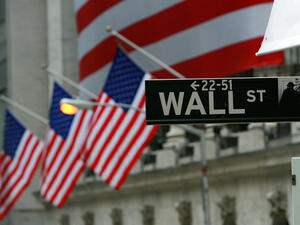 Dow shoots up 301 points at end of winning 1st Q