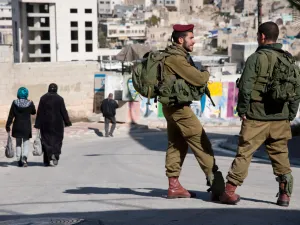  المستوطن قتل الشاب الفلسطيني بزعم حيازته أكواع متفجرة وسكاكين
