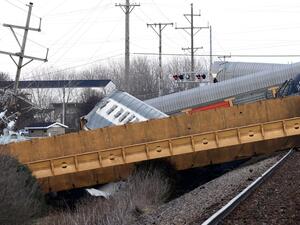 انحراف قطار شحن عن مساره