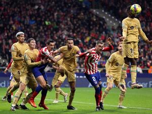 برشلونة يواجه أتلتيكو مدريد اليوم (المصدر: أ ف ب)