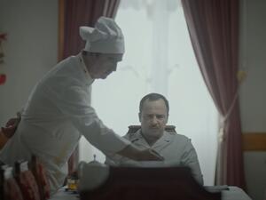  دمج الخلافات بين الرئيس الراحل حافظ الاسد وشقيقه رفعت الذي حاول السيطرة على الحكم عند اصابة حافظ بمرض اللوكيميا مع الخلافات بين ماهر الاسد وشقيقه بشار