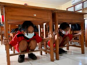 زلزال بقوة 7.1 درجات قبالة سومطرة الإندونيسية