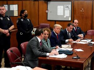 الرئيس الأميركي السابق دونالد ترامب في قاعة المحكمة