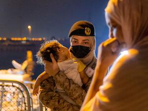 قوات امنية تستقبل الفارين في جدة السعودية