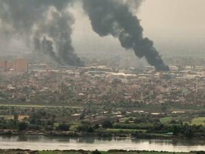 TOPSHOT - This image grab taken from AFPTV video footage on April 28, 2023, shows an aerial view of black smoke rising over Khartoum. Fighting raged in Sudan, despite rival forces agreeing to extend a truce aimed to stem nearly two weeks of warfare that has killed hundreds and caused widespread destruction. Black clouds rose over the capital Khartoum as foreign nations scrambled to organise mass evacuations of their citizens, with Turkey's defence ministry on Friday.