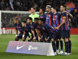 Players of team Barcelona pose before the Spanish league football match between FC Barcelona and Girona FC at the Camp Nou stadium in Barcelona on April 10, 2023. (Photo by Pau BARRENA / AFP)