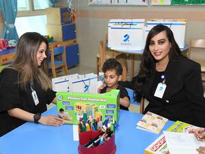 بنك برقان يوزّع الألعاب على الأطفال في المستشفيات خلال الشهر الفضيل