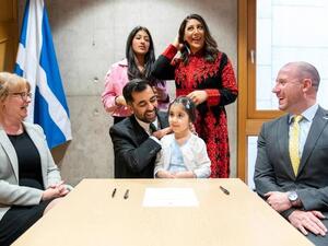 زوجة حمزة يوسف السيدة ناديا النخلة بالثوب الفلسطيني