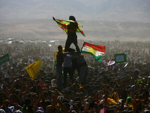   اعتماد نموذج الإدارة الذاتية  في عموم البلاد  .