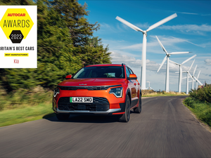 كيا تفوز بلقب "أفضل مصنّع" في حفل توزيع جوائز "أوتوكار" المرموقة لعام 2023
