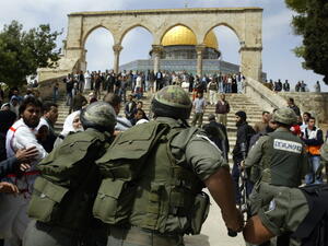  Israel prevents Jewish from storming Aqsa Mosque
