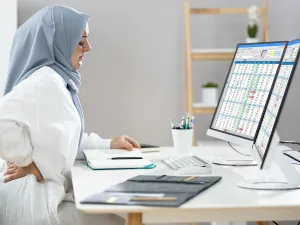 عزيزتي الموظفة: 5 أخطاء شائعة تسبب آلام الظهر
