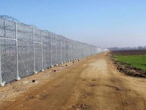 تطمح أثينا، إلى زياده طول السياج الحدودي الذي يفصلها عن تركيا