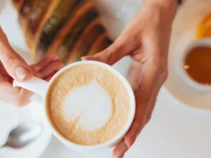 طبيب البوابة: ما تأثير شرب القهوة على معدة فارغة ؟
