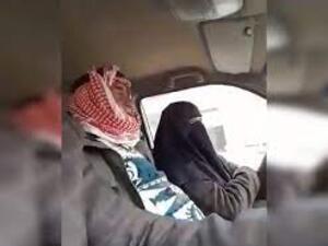 رجلان يتحرشان بسيدة منقبة داخل مركبتهما 