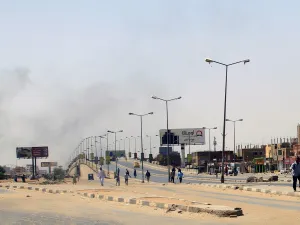 نزوح عشرات الآلاف جراء المعارك في السودان