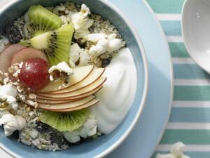 جرانولا الفشار مع حبوب الأمارانث والفواكه