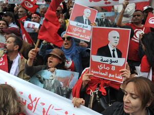 داهمت وحدة أمنية منزل رئيس حركة النهضة #التونسية المعارضة راشد الغنوشي مساء الإثنين