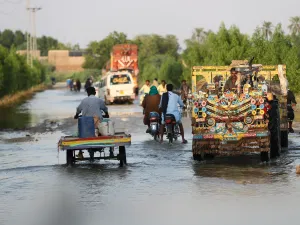 مصرع وزير الأوقاف الباكستاني في حادث سير