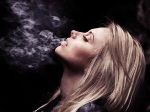 8 تفسيرات للحلم برؤية السجائر في الأحلام