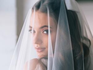 فستان الزفاف المناسب لمولودة برج الثور