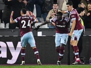 West Ham United's French defender Kurt Zouma celebrates his team first goal during the English Premier League football match between West Ham United and Newcastle at the London Stadium, in London on April 5, 2023. (Photo by JUSTIN TALLIS / AFP) 