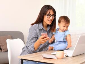 أفضل عبارات تهنئة بعيد العمال للأم