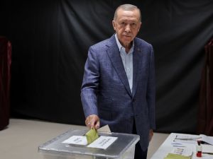 بدء فرز الأصوات في انتخابات حاسمة