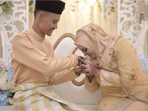 محمد دانيال أحمد علي (22 عامًا) وزوجته جميلة محمد (48 عامًا) 