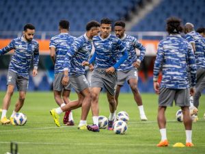 الهلال يواجه الوحدة اليوم (المصدر: أ ف ب)