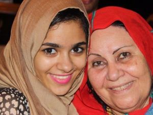 الضحية علوية رشوان وحفيدتها ازهار- الصورة عن بي بي سي