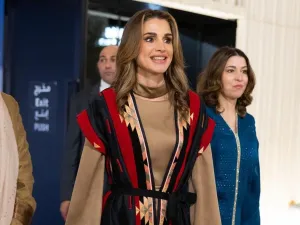 أجمل إطلالات الملكة رانيا بالثوب الأردني