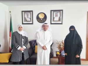 جانب من استقبال وزير التربية للمعلمة ريم العجمي