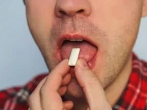 الحبس 3 أشهر لشاب سرق علكة من مركز تجاري