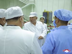 كيم يقر خطة عمل لإطلاق أول قمر تجسس كوري شمالي