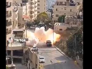 تفجير عربة عسكرية إسرائيلية في نابلس (لقطة شاشه)
