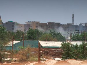 انفجارات واشتباكات متواصلة في الخرطوم رغم بدء سريان الهدنة