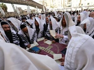 ووزير الصحة «موشيه أربيل»  «رأي الشريعة اليهودية واضح  يحظر دخول اليهود الى مايسمى (جبل الهيكل) باحات الأقصى