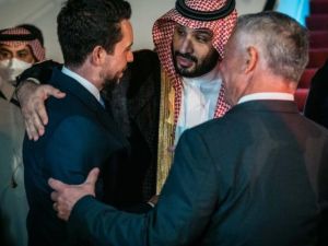 الملك عبدالله الثاني وولي عهده يستقبلان الأمير محمد بن سلمان